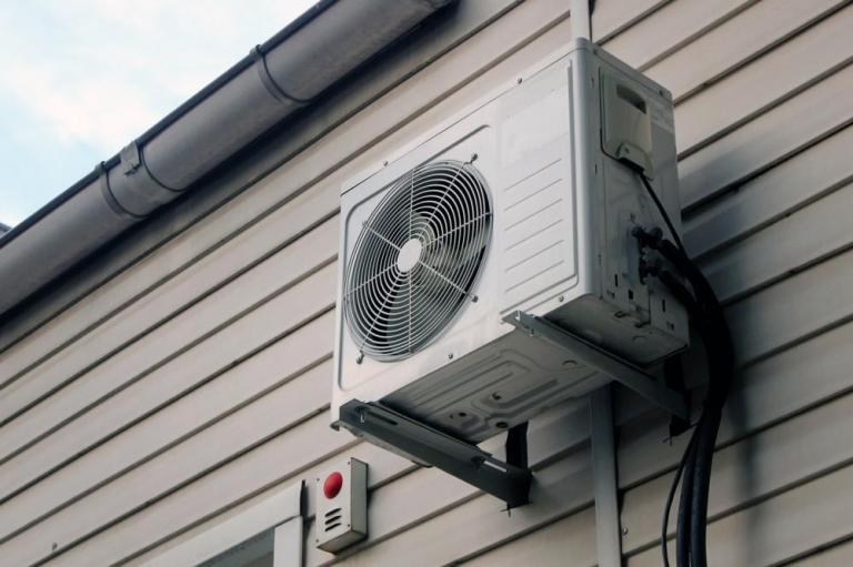 Pourquoi opter pour une climatisation réversible à Samer ?